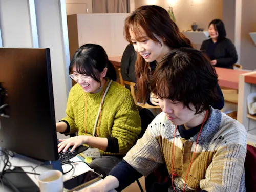 一般社団法人SOEでの仕事風景