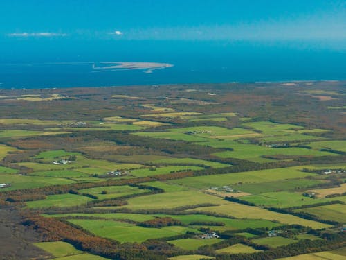 山がなく、平坦な農地が町内全域に広がっています。
