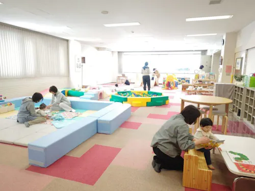 子育て支援センター(市役所庁舎近く)