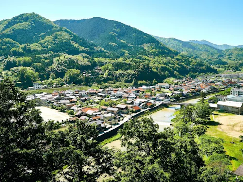 津和野は宿や商店、寺社仏閣など山間の観光地としての魅力も