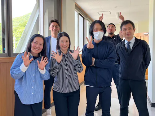 紀北町では地域おこし協力隊や集落支援員、アドバイザー(左:豊川)が楽しく活動中。