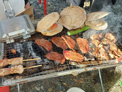 クライアントと一緒にBBQ！こんな時間も、当社で働く楽しみのひとつ。