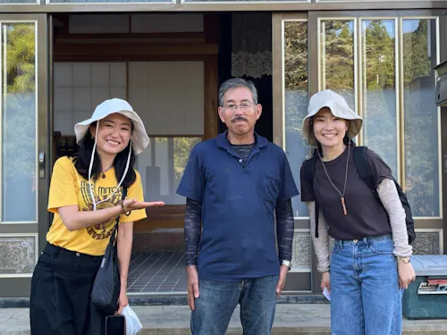 中央が受け入れをしてくださる米農家の坂田さん。気さくでフレンドリーな人気者！