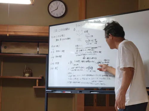 座学で知識も学びます。(2期生活動日より)