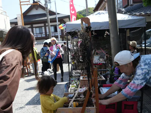 430年以上続く人が賑わう朝市