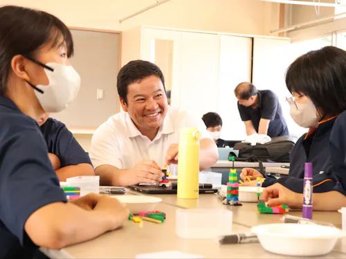 矢祭中学校デジタル部では、子どもたちが対話しながらアイデアを形にしていきます