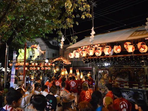 夏はお祭りでにぎやかになります!