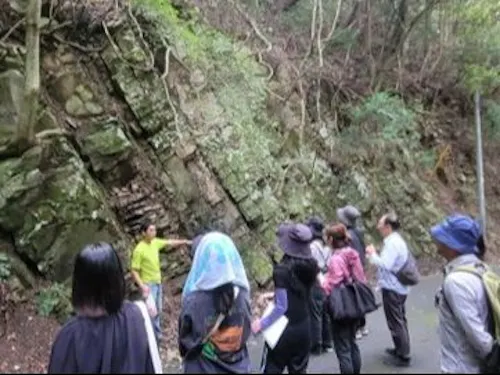 塩江のジオの説明を受けながらの山歩き