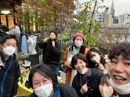 活動の様子① 地域の方と一緒に原宿のイベントに出店