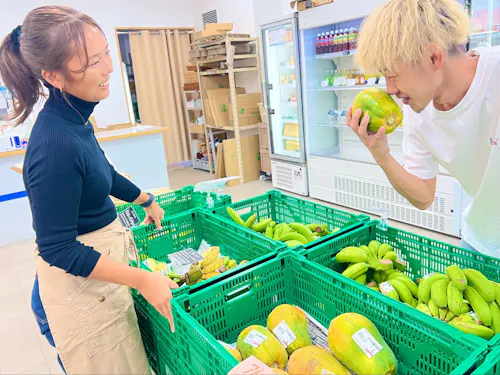 新鮮な南国の野菜果物が毎日、農家さんから届きます。