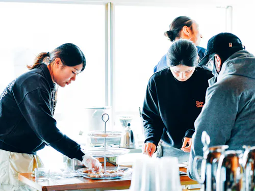 地元の料理人や、