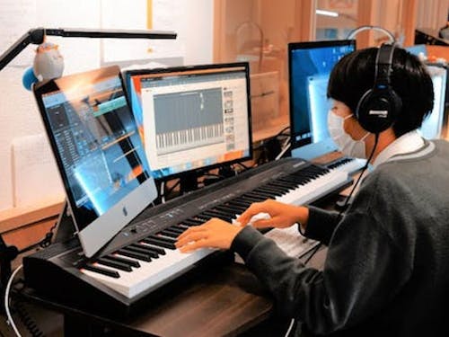 多種多様な機材・ソフトが揃っており、操作を学びながら自由に使うことができます。