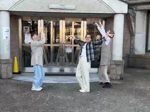 会場のヘリオスで下見中のメンバー