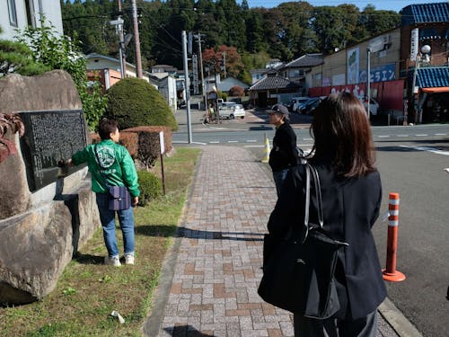 (一社)東和作戦会議のメンバーによる土沢商店街まち歩きツアーを開催
