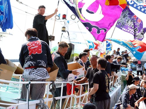 伝統文化を継承した男たちの顔は自信に満ち溢れ生き生きとしていた。