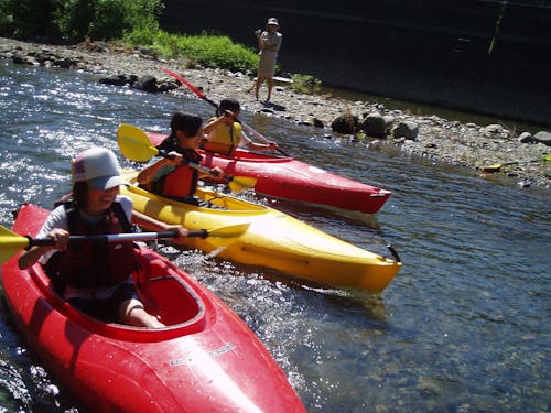 子どもキャンプでカヌー体験