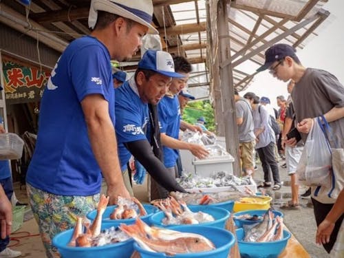 活動地は佐渡島の玄関口、両津地区にある新潟県佐渡地域振興局農林水産振興部水産庁舎