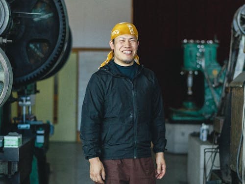 「刃物の館 やすらぎ工房」4代目の二瓶貴大さん