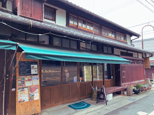 風情のある店舗は古民家を移築されたもの