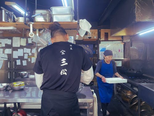 美味しい料理を生み出すシェフの猛さん