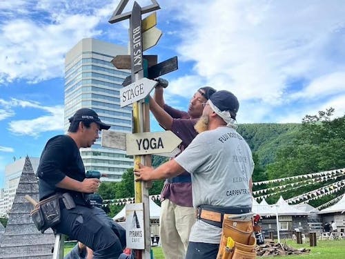 代表の齊藤さんはフジロックなど大規模フェスの設営も行っています。