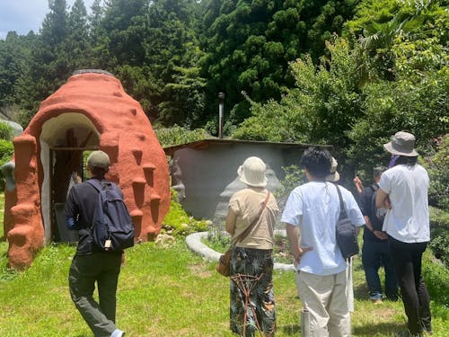 あいちの山里を視察した際の様子。 他の実践者事業を知ることも学びの1つです。