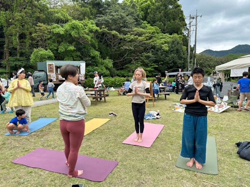 野外ヨガ
