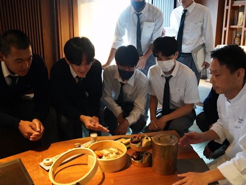 一流ホテルのシェフと探究する生徒