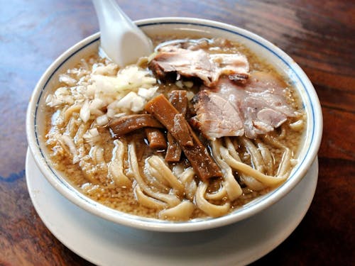燕市のソウルフード背脂ラーメン。燕市民はラーメンで給脂！
