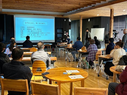 昨年の活動報告会は現地・オンライン含め49名が参加