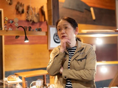 パン屋、不動産業、建設業、地区の当番と、いくつもの草鞋を履く向井さん。