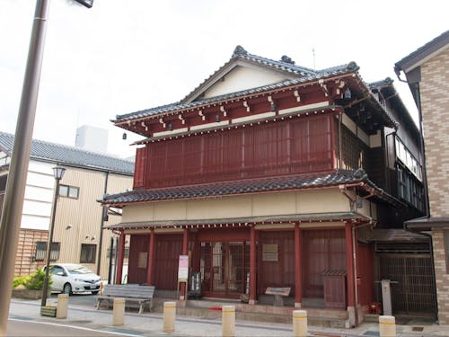 かつて芸妓さんが踊りや三味線の稽古に使っていた「芸妓検番」