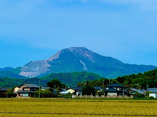 南部方面から撮影した伊吹山