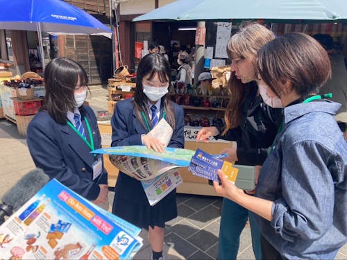 外国人観光客向けに地域を英語でガイドする企画。