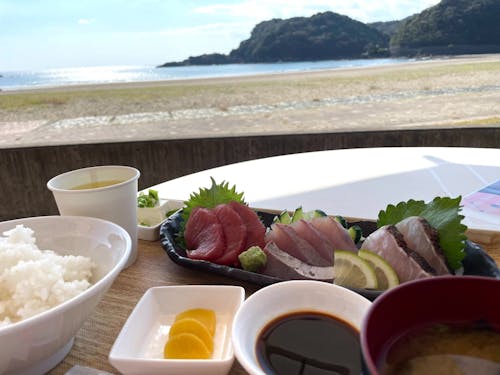 道の駅東洋町では新鮮なお刺身が子の絶景で頂けます…!