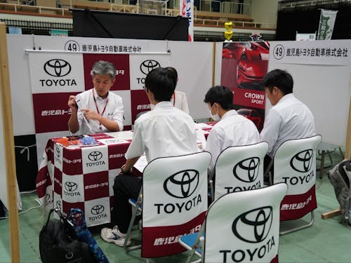 地元就職を考える高校生たちも数多く訪れます