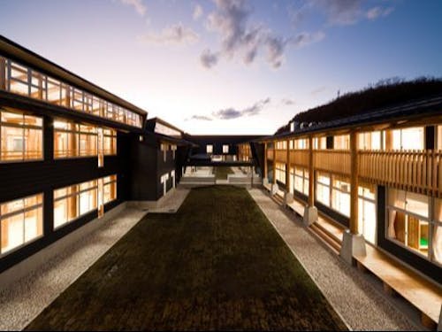 町有林のスギ、ヒノキを活用した木造校舎