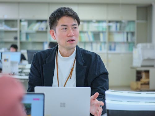 幸福実感ディレクターの飛田さん