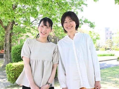 現役協力隊員池田さん（左）と元協力隊員中村さん（右）