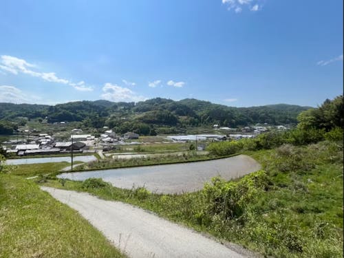 自然林が多く四季折々で山の景色が変わる高梁市。気候や風土もぜひ体験してください。