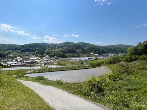 自然林が多く四季折々で山の景色が変わる高梁市。気候や風土もぜひ体験してください。