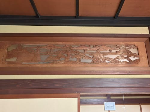 美しい欄間が人気です。ぜひ見上げてみてください!(城端体験ハウス)