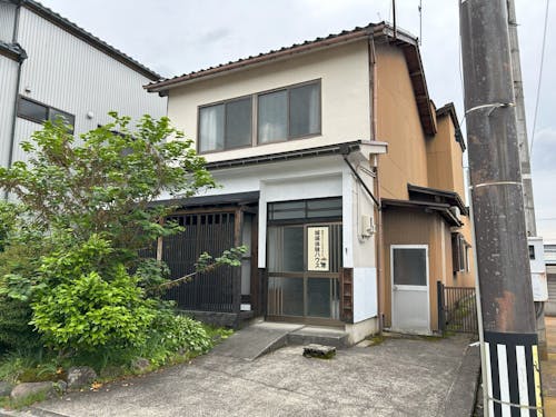 大きな通りに面した城端体験ハウス