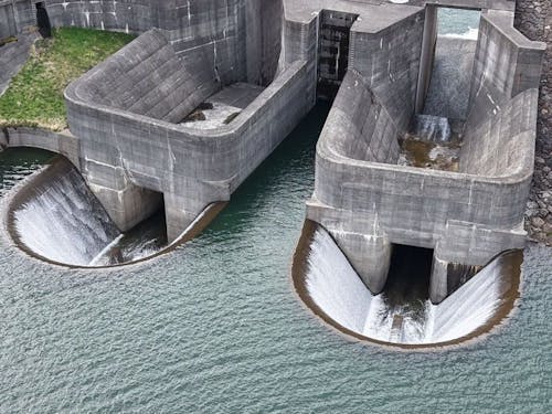 青土ダム 洪水吐