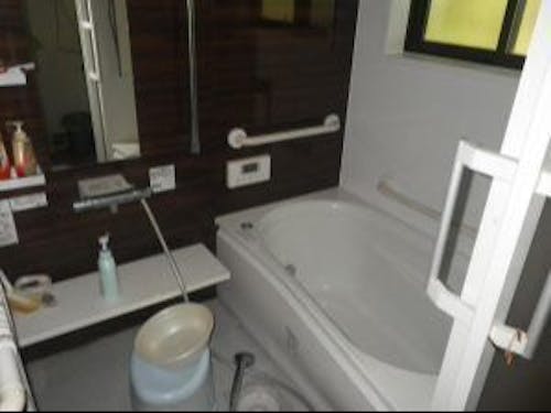 お風呂。寒い地域なので暖房付きは魅力的。