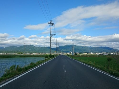国道8号線から湖東三山スマートインターまでは、車で約15分