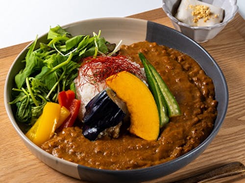 人気の精進カレーとごま豆腐