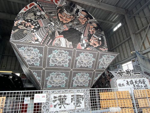 平川市のねぷた展示館にある「扇ねぷた」は世界一の大きさを誇るとのこと。