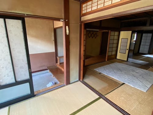 玄関土間から広がる空間