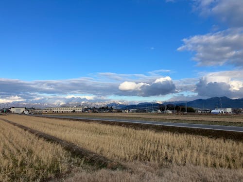 冬の鈴鹿山脈。流れる雲の様子も相まってずっと見ていられる美しさ。